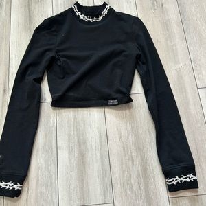Long sleeve black crop top